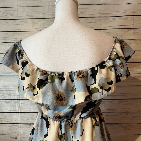 J.O.A. Floral Off The Shoulder Button Dress Size Medium - Picture 12 of 14